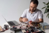 Hvad gør GladTeknik til en af de bedste inden for reparation af elektronik?